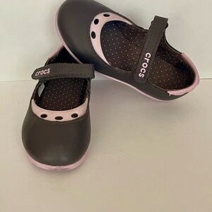 CROCS Brown and Pink Dress Shoes with Elegant Design